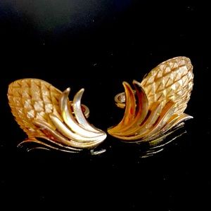 Earrings Crown Trifari Vintage Gold Plated Pinecone Gold Rush Series MCM Jewelry